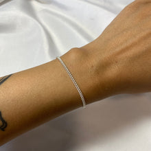 Load image into Gallery viewer, Petite Curb Bracelet