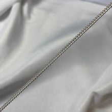 Load image into Gallery viewer, Petite Curb Bracelet