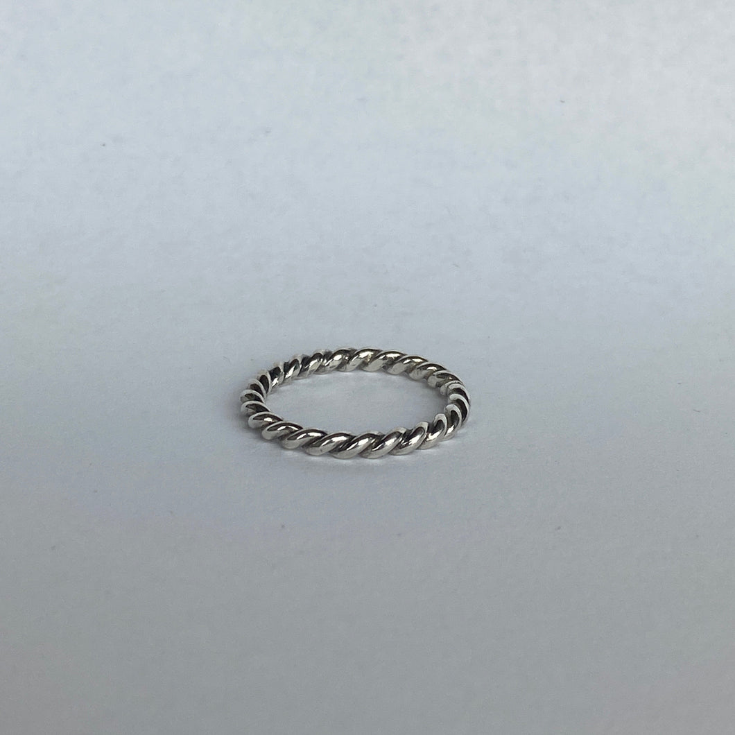 Twisted Ring Sz 6
